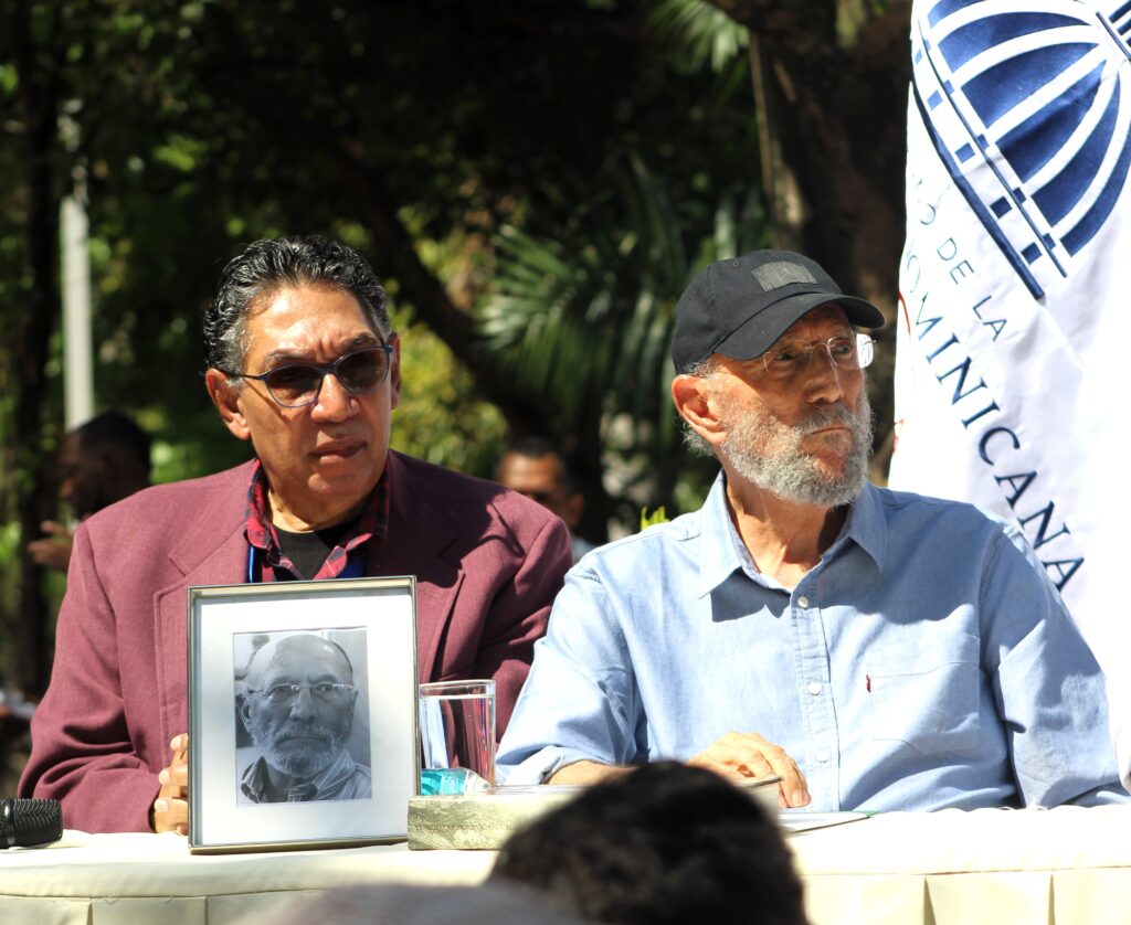 efraim-5-1024x838 Dirección General del Libro y la Lectura realiza encuentro-homenaje a Efraím Castillo