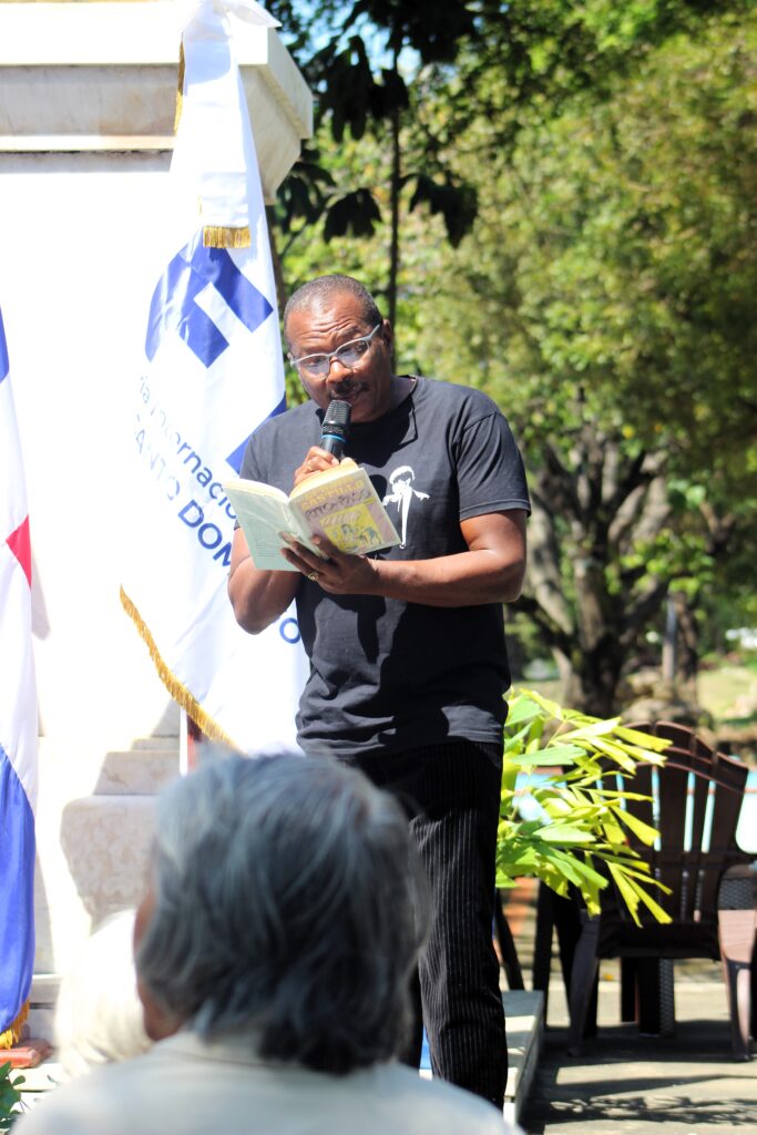 hector--683x1024 Dirección General del Libro y la Lectura realiza encuentro-homenaje a Efraím Castillo