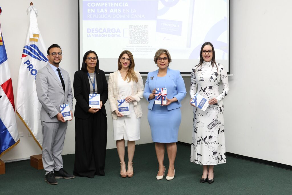 Victor-Benavides-Liverca-Gomez-Keryma-Marra-Maria-Elena-Vasquez-Taveras-y-Maria-E.-Holguin-Lopez-1024x683 Tres ARS concentran el 70% del mercado en el país, revela estudio de ProCompetencia