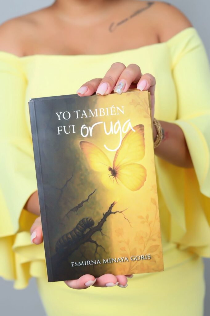 49e0cb62-5c65-4d1f-8f7d-3a05db761adf-682x1024 Esmirna Minaya Goris lanza su primer libro: “Yo también fui oruga”, una oda al renacer desde el dolor y la transformación emocional