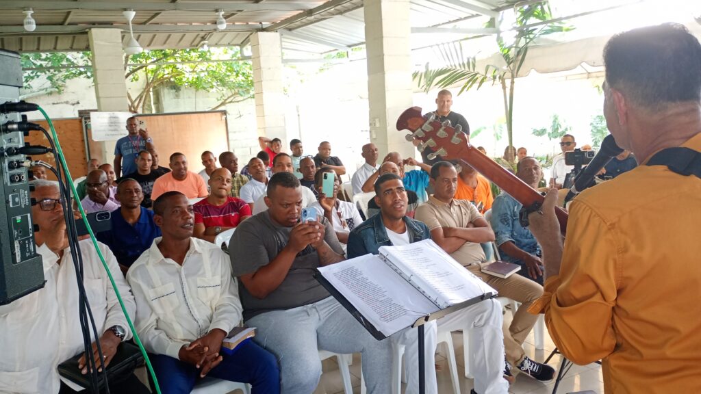 IMG-20251217-WA0104-1024x576 MINERD anuncia apoyo integral y terapia artística a jóvenes en proceso de rehabilitación en Boca Chica