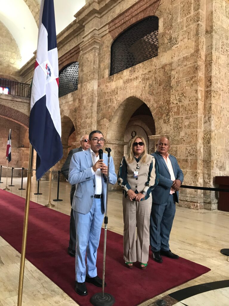 3-768x1024 Ministerio de Educación rinde homenaje a Eugenio María de Hostos en el 187 aniversario de su natalicio