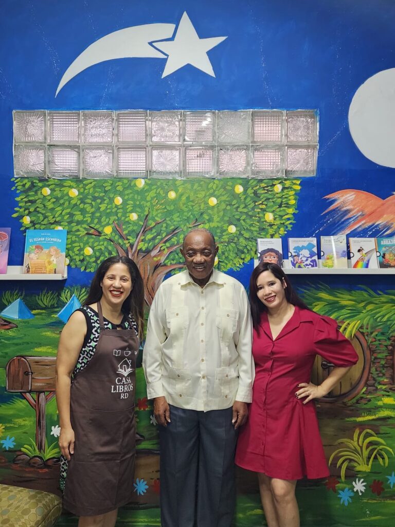 WhatsApp-Image-2026-01-12-at-3.53.49-PM-768x1024 El Premio Nacional de Literatura Mateo Morrison visita el Centro Cultural Casa Libros