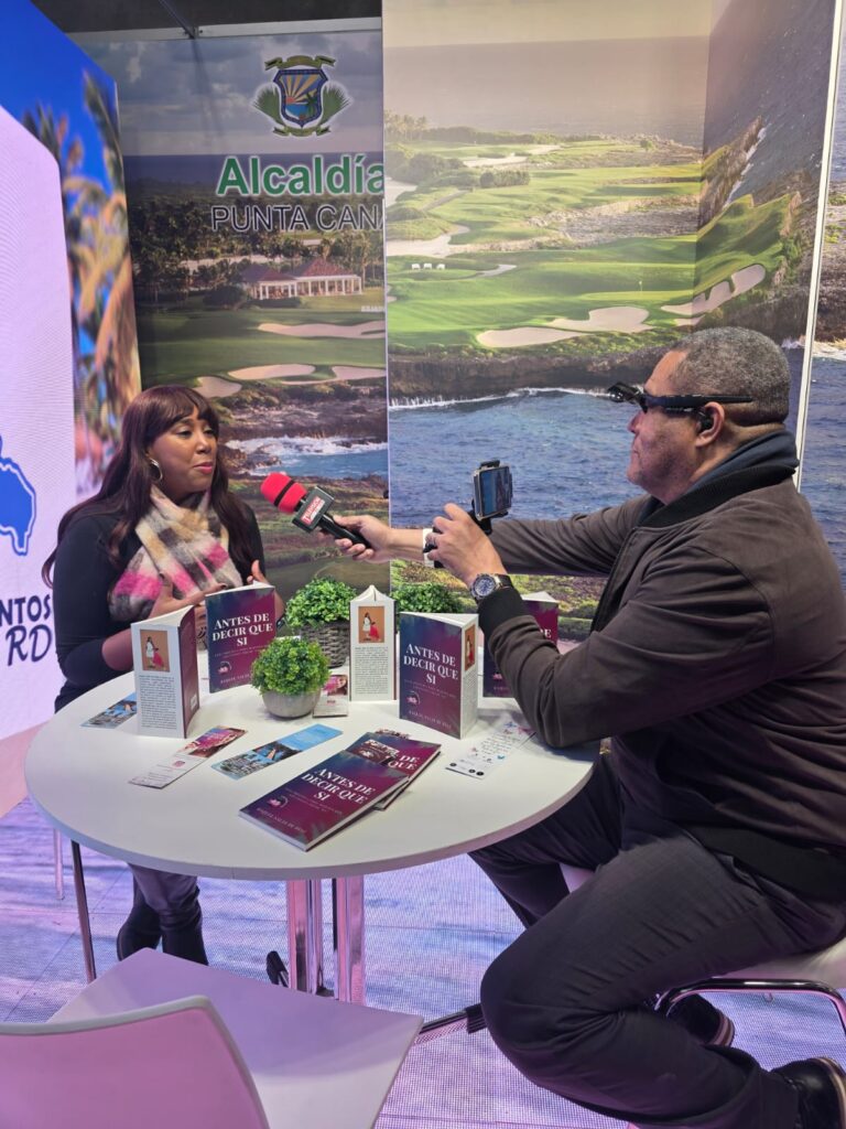 WhatsApp-Image-2026-01-23-at-9.19.30-AM-1-768x1024 Más allá del turismo: Alcaldía de Punta Cana proyecta su talento literario en FITUR con Raquel Salas y "Antes de Decir que Sí"