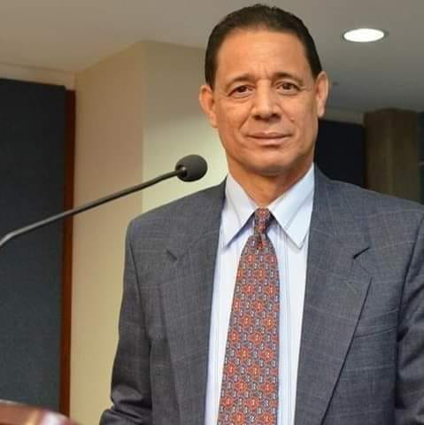 100867861_10215722056474988_4985956160159875072_n-1 El color del tiempo: la nueva obra de Pedro Ovalles y una voz poética que sigue marcando el rumbo de la literatura dominicana