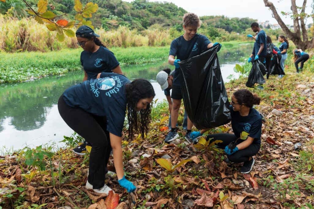 WhatsApp-Image-2026-02-02-at-5.01.47-PM-1-1024x682 Alcaldía del DN realiza jornada de reforestación y limpieza de plásticos por Día Mundial de los Humedales